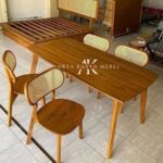 kuri dan meja cafe minimalis
