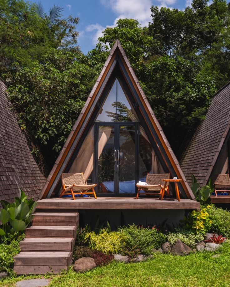 Jual Rumah Segitiga Kayu Jati Custom Sesuai Desain dan Ukuran
